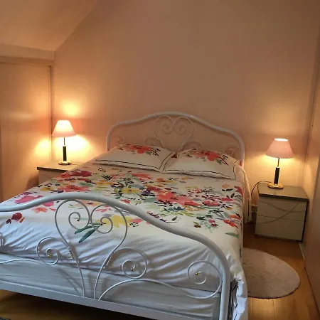 Chambres D'Hotes Chez Annie Breles Exterior photo